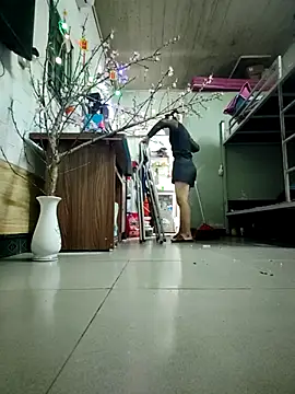 LianLaz online show from February 15, 12:25 pm