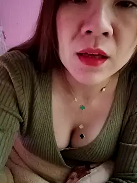 Snapshot of Lily-ross22 chatting on January 12, 5:07 pm Lily-ross22 online show from January 12, 5:07 pm