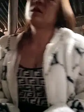 Snapshot of Lily-ross22 chatting on January 14, 1:55 am Lily-ross22 online show from January 14, 1:55 am