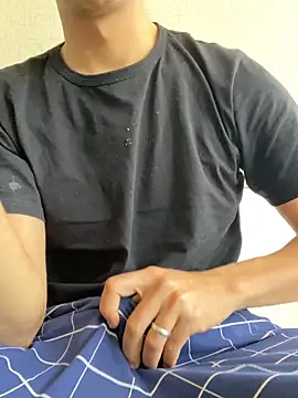 Snapshot of Kralenes2133 chatting on November 28, 8:17 am Kralenes2133 online show from November 28, 8:17 am