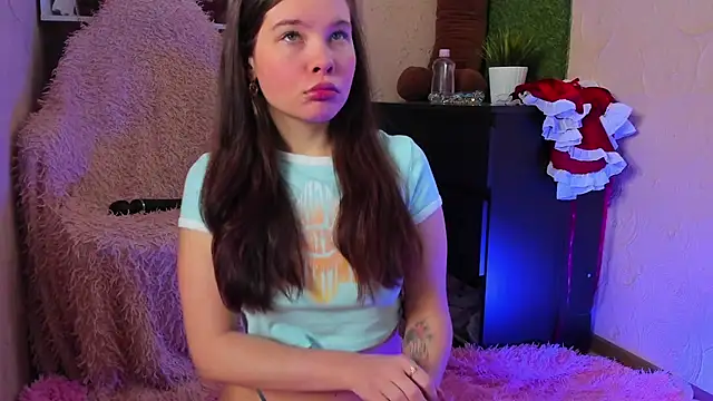 Snapshot of amelialy chatting on December 1, 7:46 am amelialy online show from December 1, 7:46 am