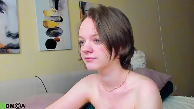 Snapshot of Olivia_Riesz chatting on May 2, 1:21 am Olivia Riesz online show from May 2, 1:21 am