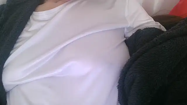 Snapshot of mery_lou2025 chatting on December 5, 8:49 pm mery lou2025 online show from December 5, 8:49 pm