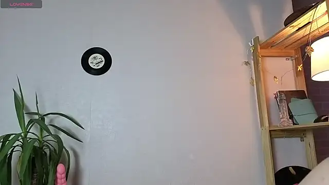 Snapshot of Me1inMonro chatting on November 27, 5:42 am Me1inMonro online show from November 27, 5:42 am