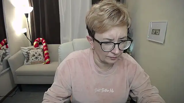 Snapshot of ChristinaRainforce chatting on December 1, 1:38 pm ChristinaRainforce online show from December 1, 1:38 pm