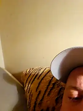 Snapshot of BODY78_M chatting on December 14, 10:58 pm BODY78 M online show from December 14, 10:58 pm