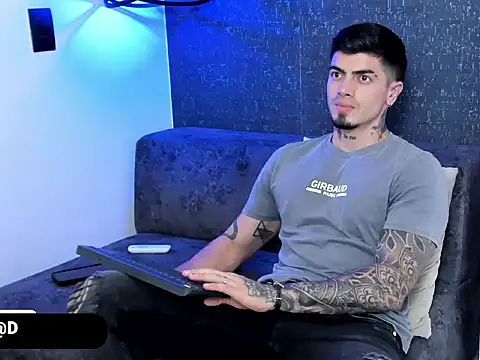  mrcock   online show from April 10, 11:31 pm