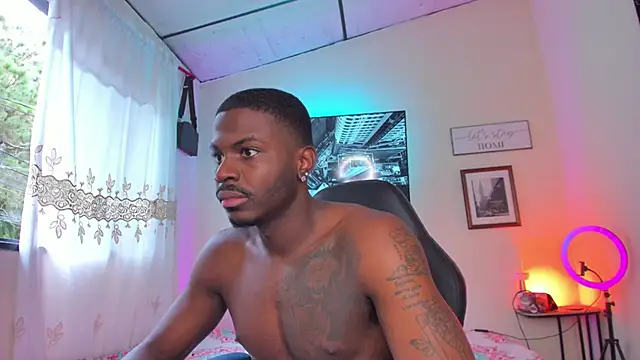 Snapshot of Ethantravis22 chatting on December 5, 6:59 pm Ethantravis22 online show from December 5, 6:59 pm