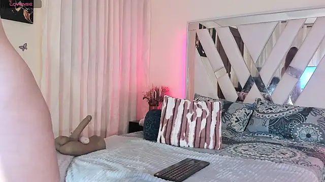 samantha dimou online show from April 21, 1:42 am