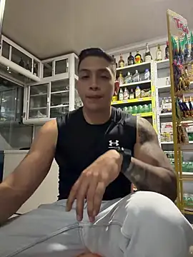 Snapshot of OliverWest04 chatting on June 7, 12:04 am OliverWest04 online show from June 7, 12:04 am