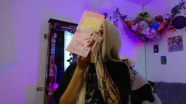 Layla quinn online show from January 13, 8:25 pm