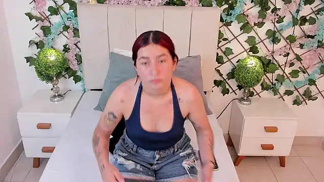 CharlotteBlossom online show from December 17, 8:37 pm