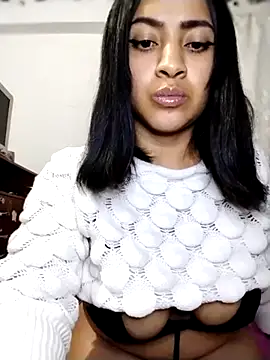 Snapshot of NiinaHans chatting on December 3, 6:32 am NiinaHans online show from December 3, 6:32 am