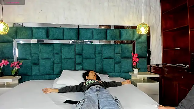  bonnyandclyde online show from February 27, 12:27 pm