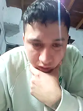 Snapshot of Alvarezz0202 chatting on June 1, 3:58 pm Alvarezz0202 online show from June 1, 3:58 pm