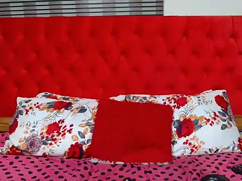 Snapshot of DesiredQueen26 chatting on December 13, 7:53 pm DesiredQueen26 online show from December 13, 7:53 pm