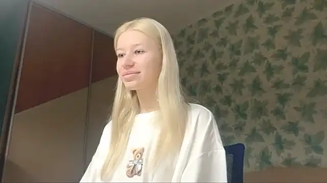 Snapshot of Barbie_Blondie chatting on December 14, 7:07 pm Barbie Blondie online show from December 14, 7:07 pm