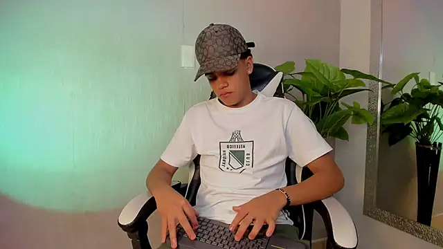 Isaac Collins  online show from December 4, 8:28 pm