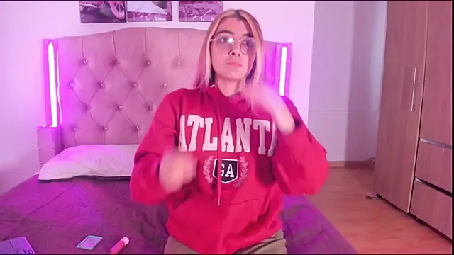 luciana pink0 online show from November 28, 7:27 pm