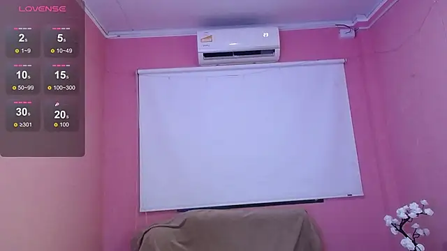 Snapshot of Karla_Soff_19 chatting on January 14, 8:03 pm Karla Soff 19 online show from January 14, 8:03 pm