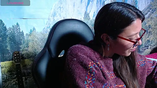 luanablood online show from April 17, 8:12 pm