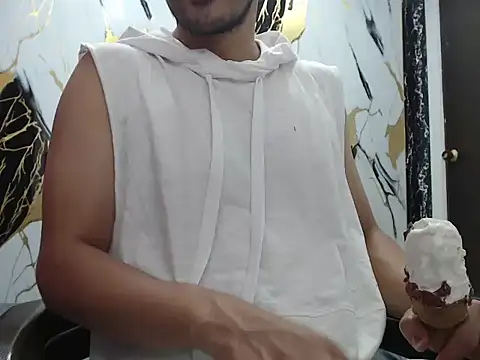 simonm667 online show from April 3, 7:01 pm