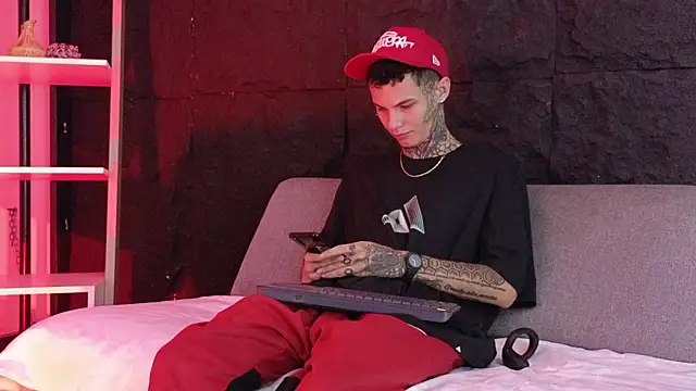 Snapshot of Paulo_527 chatting on February 3, 8:58 pm Paulo 527 online show from February 3, 8:58 pm