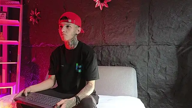 Snapshot of Paulo_527 chatting on February 4, 8:03 pm Paulo 527 online show from February 4, 8:03 pm