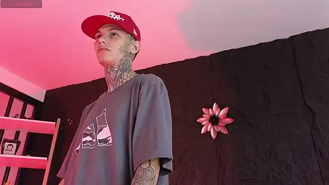 Snapshot of Paulo_527 chatting on February 5, 8:57 pm Paulo 527 online show from February 5, 8:57 pm