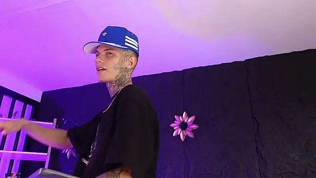 Snapshot of Paulo_527 chatting on February 11, 10:04 pm Paulo 527 online show from February 11, 10:04 pm