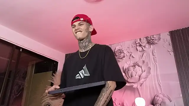 Snapshot of Paulo_527 chatting on February 13, 5:14 am Paulo 527 online show from February 13, 5:14 am