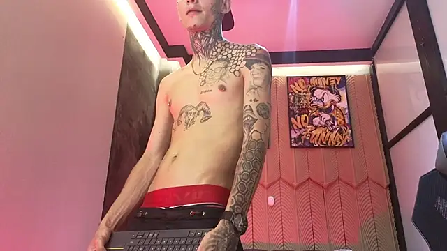 Snapshot of Paulo_527 chatting on February 15, 8:38 pm Paulo 527 online show from February 15, 8:38 pm