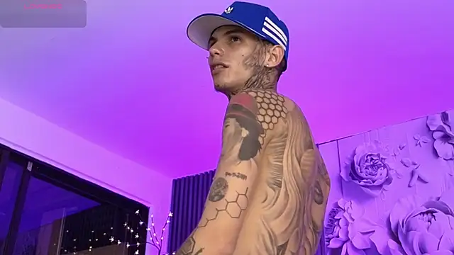 Snapshot of Paulo_527 chatting on February 17, 8:55 am Paulo 527 online show from February 17, 8:55 am