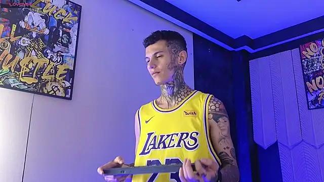 Snapshot of Paulo_527 chatting on February 23, 8:39 pm Paulo 527 online show from February 23, 8:39 pm