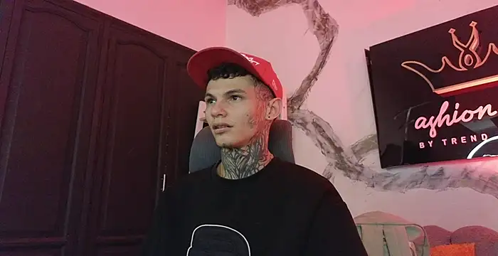 Snapshot of Paulo_527 chatting on February 28, 4:46 am Paulo 527 online show from February 28, 4:46 am