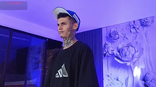 Snapshot of Paulo_527 chatting on March 1, 6:04 am Paulo 527 online show from March 1, 6:04 am