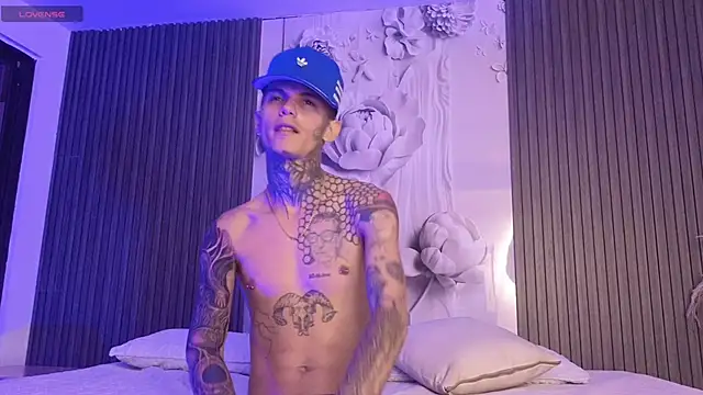 Snapshot of Paulo_527 chatting on March 4, 7:14 am Paulo 527 online show from March 4, 7:14 am