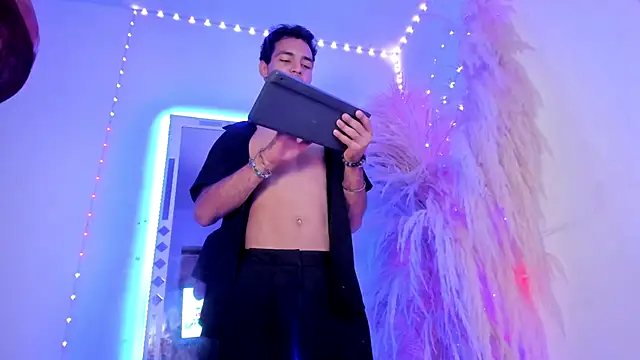 Snapshot of All_fetiche chatting on November 27, 1:02 pm All fetiche online show from November 27, 1:02 pm