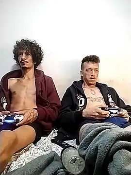 Snapshot of theyllorwillian chatting on December 5, 6:33 am theyllorwillian online show from December 5, 6:33 am