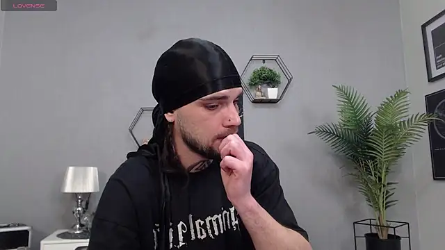 Snapshot of KaneHunter chatting on April 18, 7:07 pm KaneHunter online show from April 18, 7:07 pm