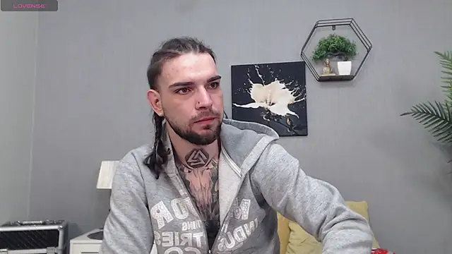 Snapshot of KaneHunter chatting on April 21, 2:51 am KaneHunter online show from April 21, 2:51 am