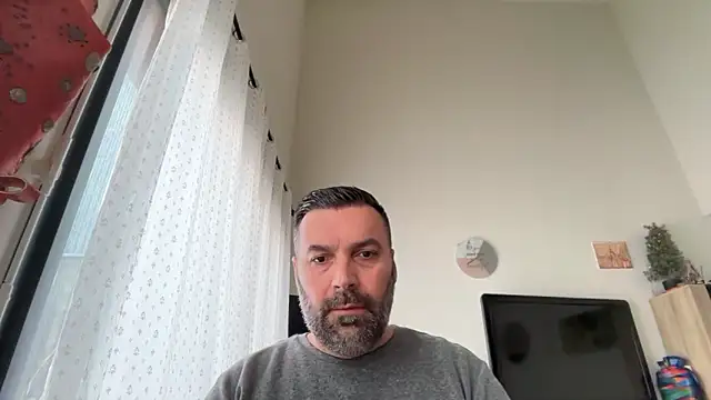 Snapshot of coolsmith81 chatting on May 13, 6:55 am coolsmith81 online show from May 13, 6:55 am