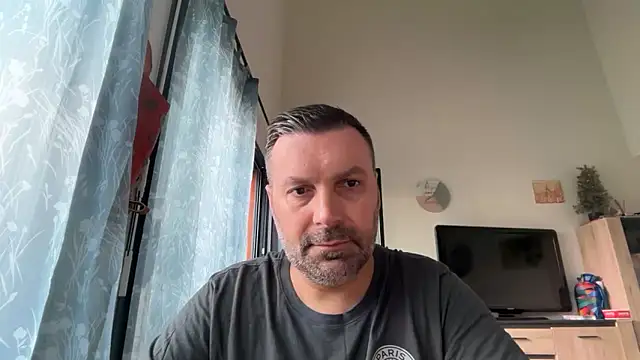 Snapshot of coolsmith81 chatting on June 15, 7:43 am coolsmith81 online show from June 15, 7:43 am