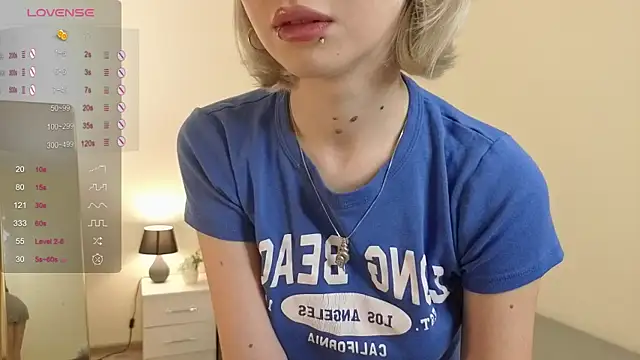 Snapshot of ember_graws chatting on December 5, 8:12 am ember graws online show from December 5, 8:12 am