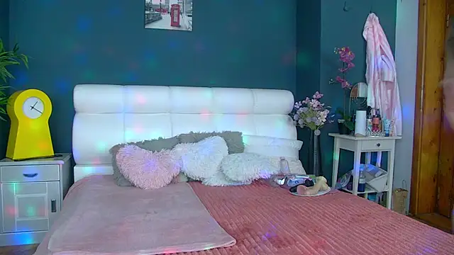 Snapshot of Cougar_Milff chatting on April 21, 11:49 am Cougar Milff online show from April 21, 11:49 am