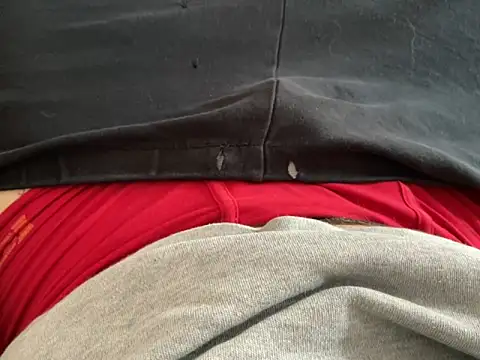 erdestruttor18 online show from March 10, 7:24 am