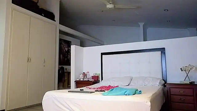 CerecitaQueenn online show from January 9, 12:57 am