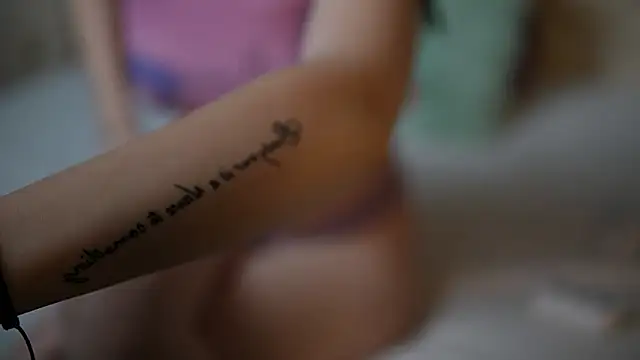 JosieLili online show from January 8, 7:05 pm