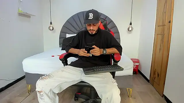 MatthewCullen online show from February 18, 9:55 pm