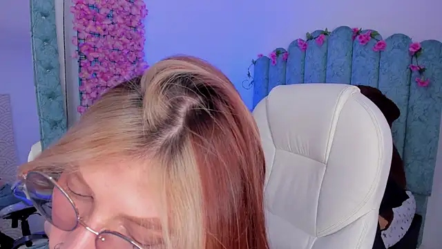 Ash 20  online show from December 5, 2:03 pm